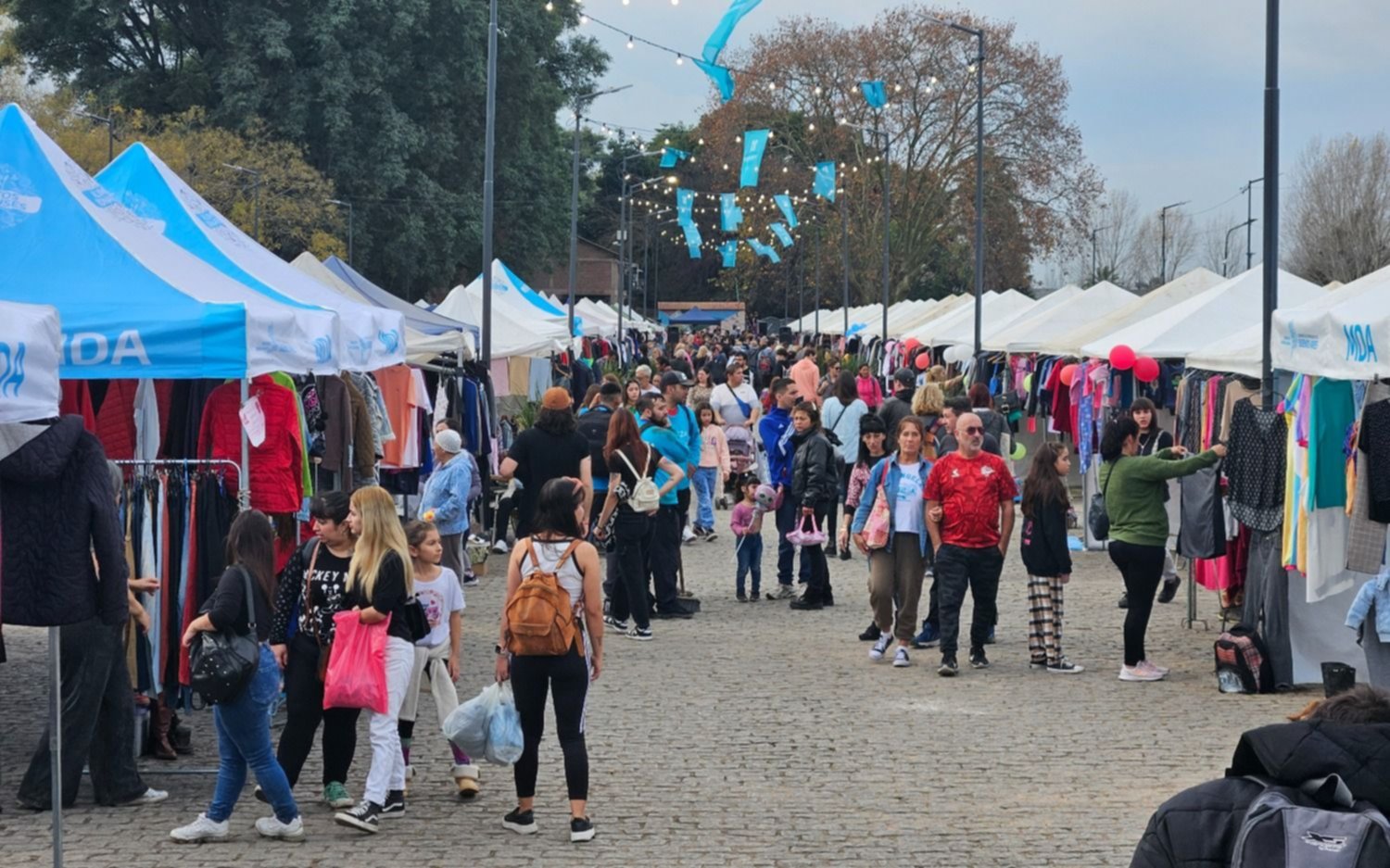 Se inauguró el Paseo de Compras de Meridiano V: así fue la primera jornada