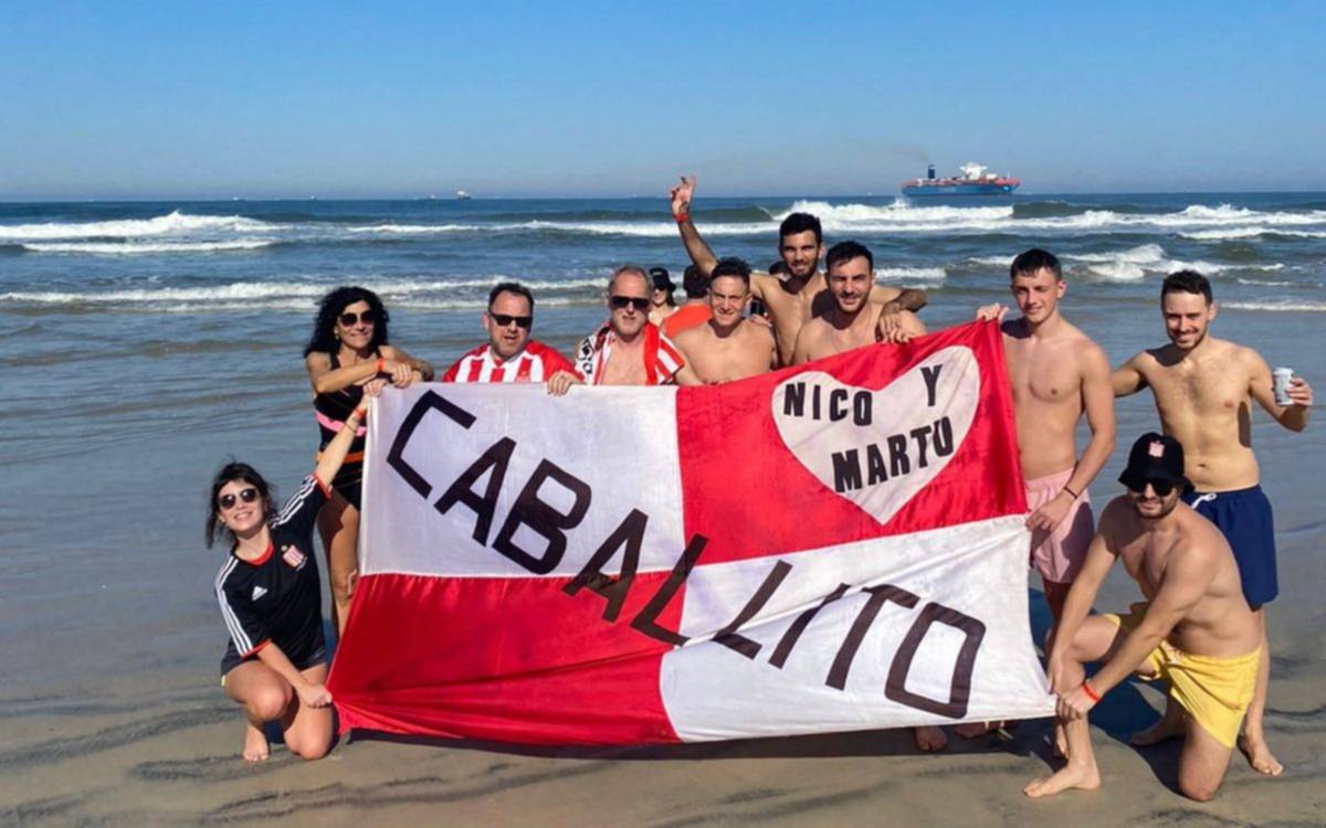 Hinchas del León, presentes en Curitiba