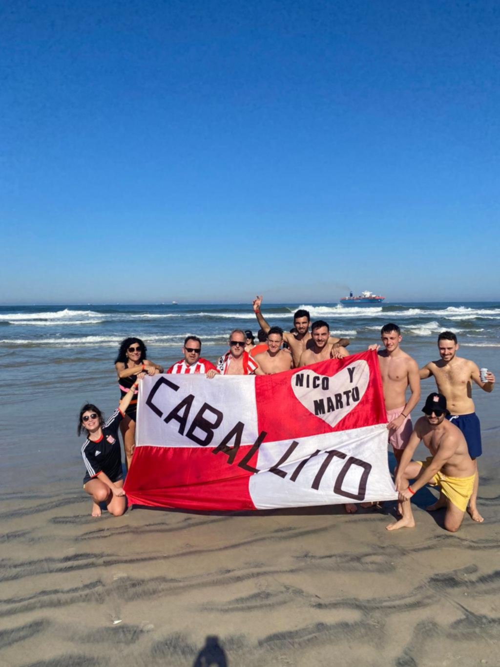 A todos lados: los hinchas y una pasión a la que no le importan la distancia ni el momento