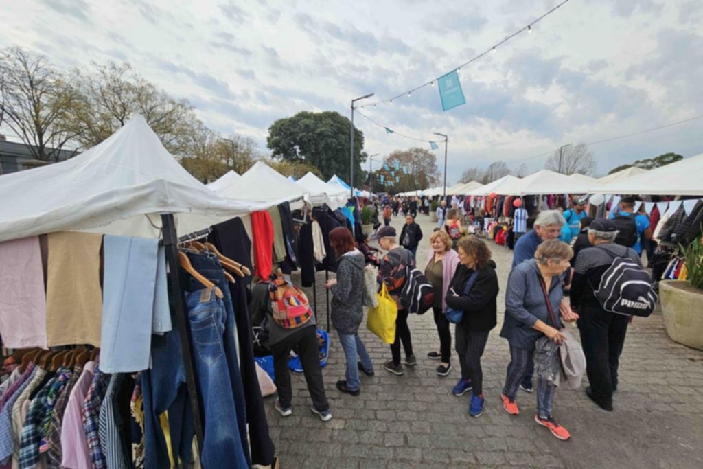 Con las plazas ya cerradas abrió en Meridiano V la feria para manteros