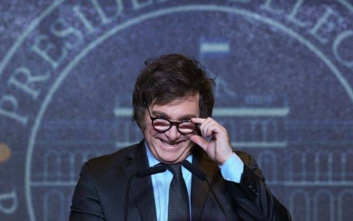 El Gobierno habla de que mejoró los salarios y pide apoyos para la Ley Bases
