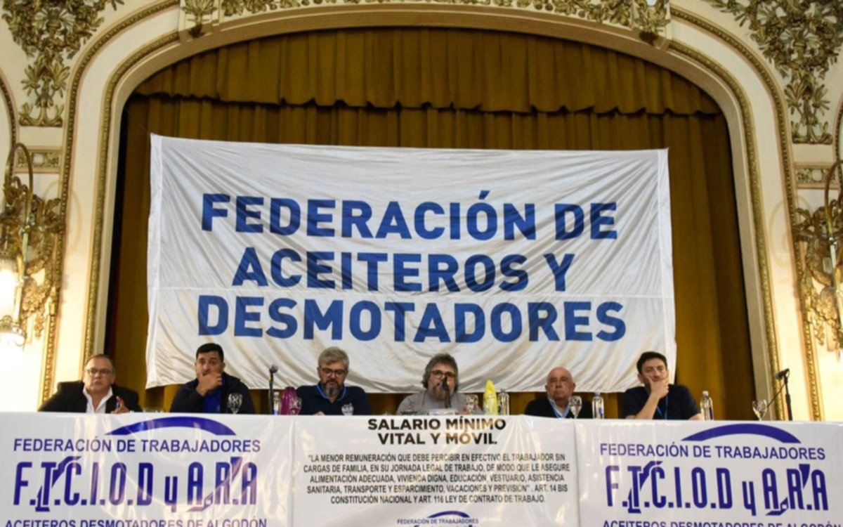Trabajadores aceiteros y ramas afines anunciaron un paro por tiempo indeterminado en contra de la Ley Bases que tratará el Senado
