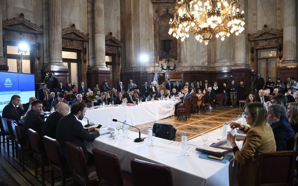 A horas del debate en el Senado: cómo quedaron los puntos más importantes de la Ley Bases y el paquete fiscal