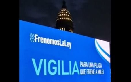 Movilización frente al Congreso contra la Ley Bases: un ministro de Kicillof encabezó la vigilia