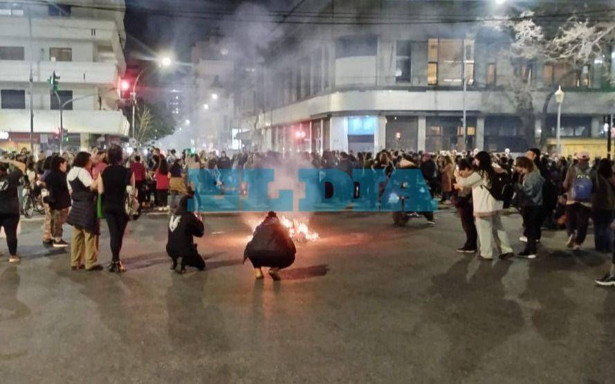 Movilización en La Plata tras los incidentes en el Congreso: cortaron 7 y 50