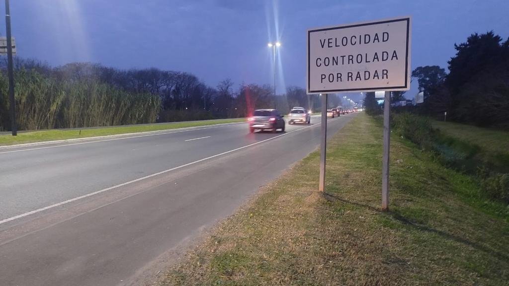Polémica por las fotomultas en La Plata: denuncian que no se notifican las faltas