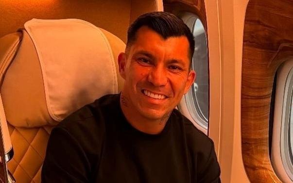 Medel llegó a Buenos Aires, firmará su contrato y podría debutar por Copa Argentina