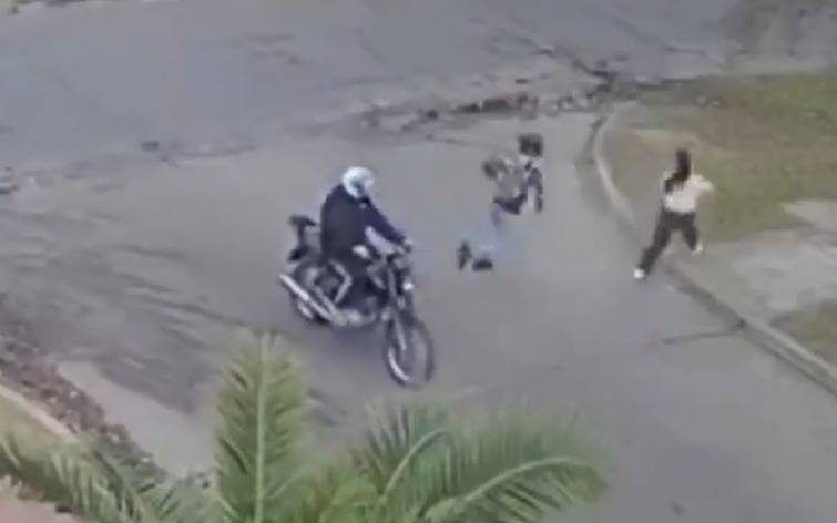 Intentaron robar a una mujer policía y se defendió a los tiros