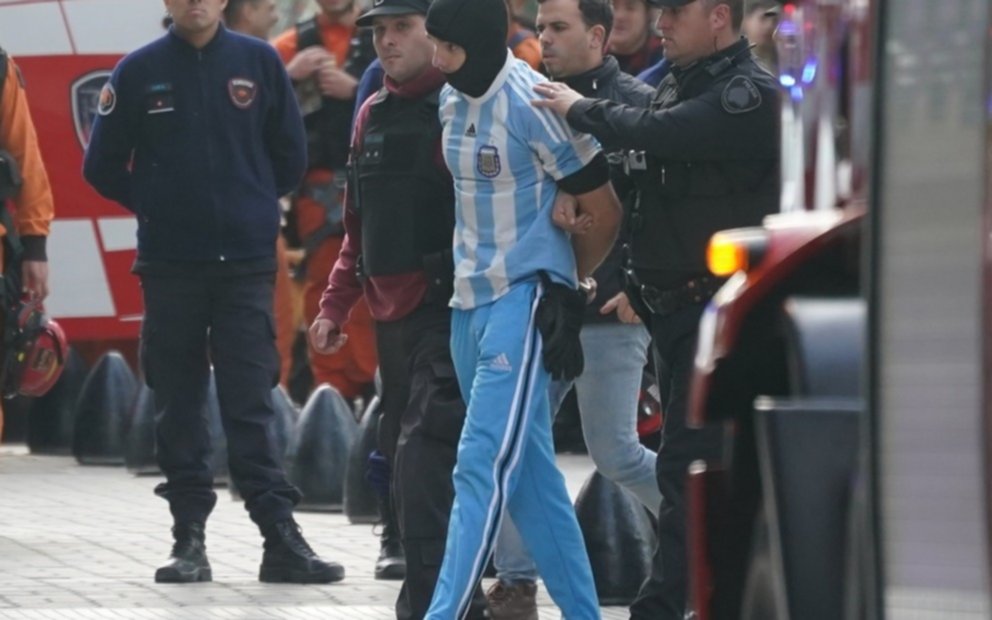 Liberaron al influencer polaco que escaló el edificio en Puerto Madero: le prohibieron la salida del país