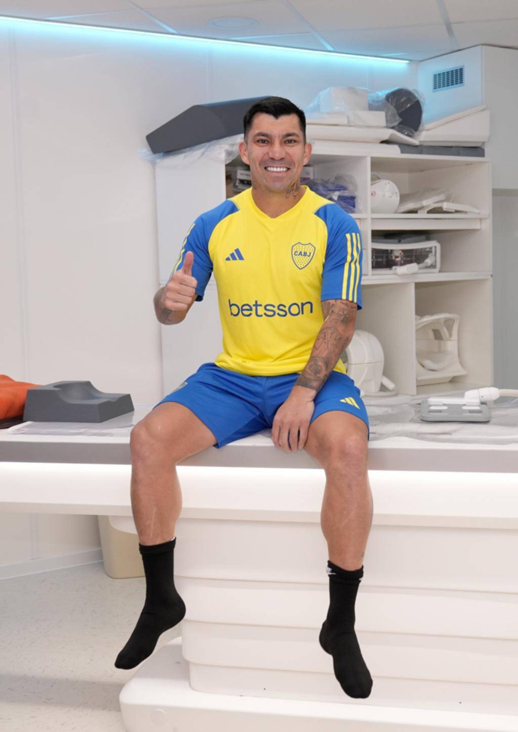 Medel firmó su contrato y se aceleró por Belmonte
