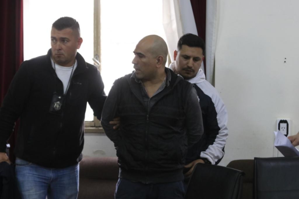 Llegó libre a un juicio por abuso, lo condenaron y salió esposado