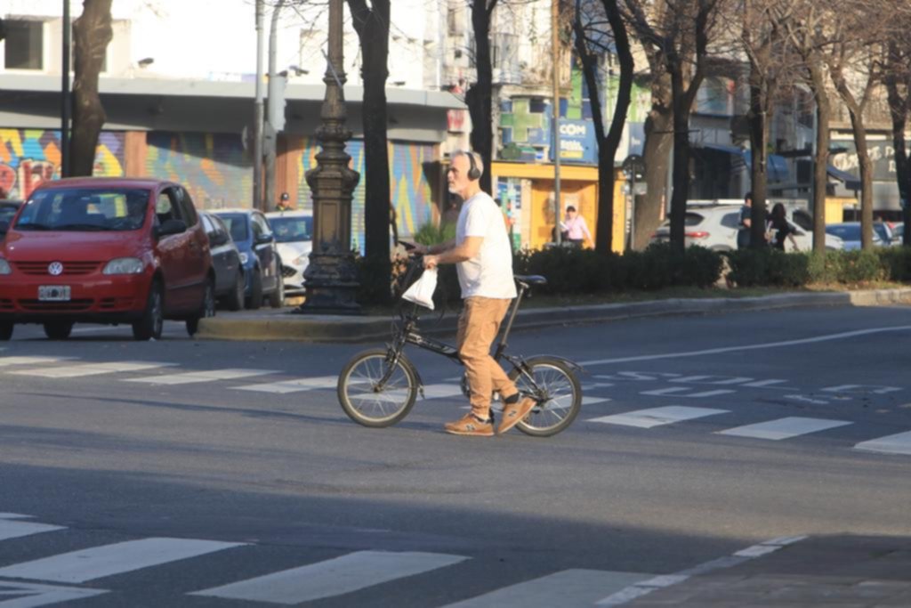 Viernes con lluvias en La Plata y se termina el “veranito” en pleno junio: día por día, el tiempo para el finde largo