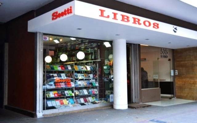 Producto de la crisis, cierra una histórica librería de La Plata y se despide con ofertas y promociones