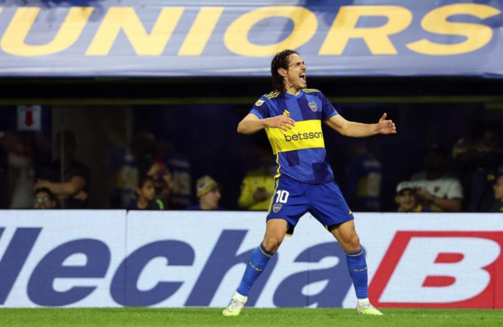 Gracias a Cavani, Boca volvió a la victoria frente a Vélez