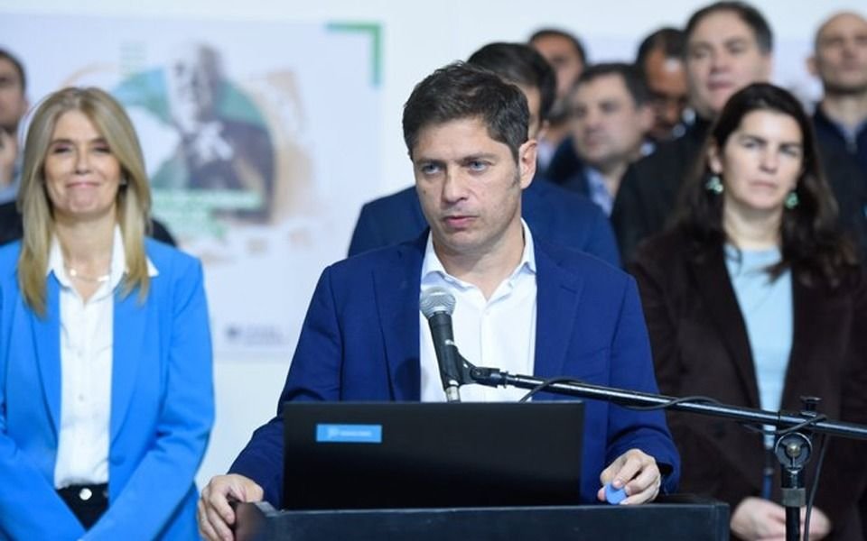 Axel Kicillof calificó a Javier Milei de ignorante:  "No conoce los temas, entonces inventa"