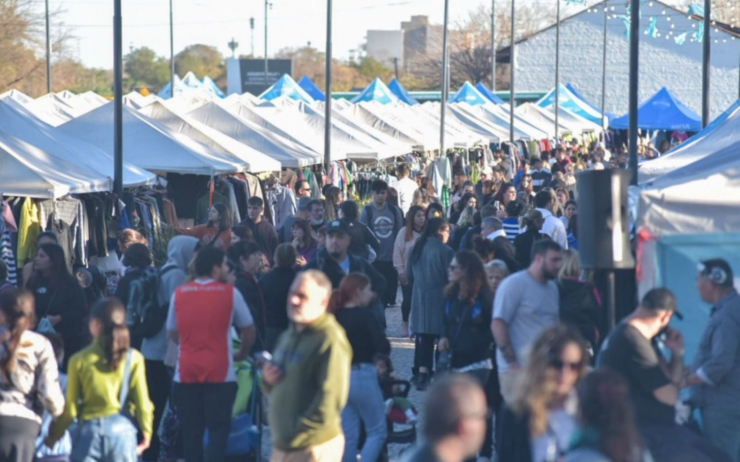 La feria de Meridiano V continúa durante todo el finde largo en La Plata
