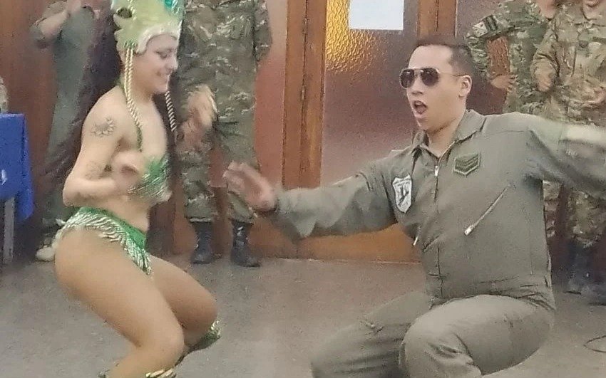 Escándalo en la Fuerza Aérea tras festejo de militares con mujeres semidesnudas en Mendoza: duras sanciones
