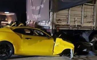 Córdoba: viajaba en un Cámaro, se estrelló contra un camión y murió