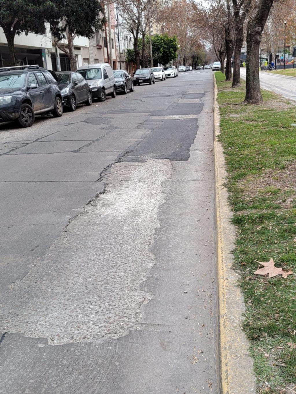 Calles destruidas en la zona de plaza Malvinas