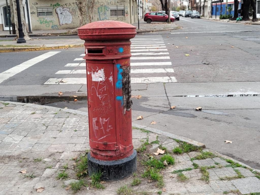 Vandalizaron el buzón de 21 y 51, una de las reliquias urbanas de la Ciudad