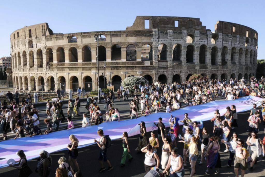 Orgullo LGTBQ+ en Roma: se acordaron de Francisco