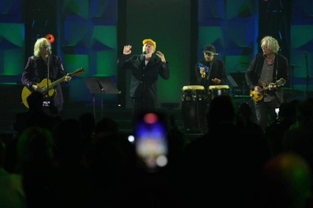 R.E.M. tocan juntos tras 15 años, pero avisan: no hay reunión