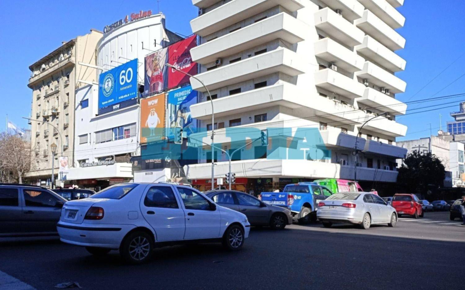 Tránsito complicado en el centro de La Plata: choque y semáforos sin funcionar