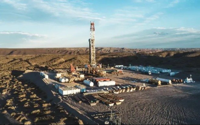Tras la convocatoria del Gobierno, los petroleros suspendieron el paro previsto de 48 horas 