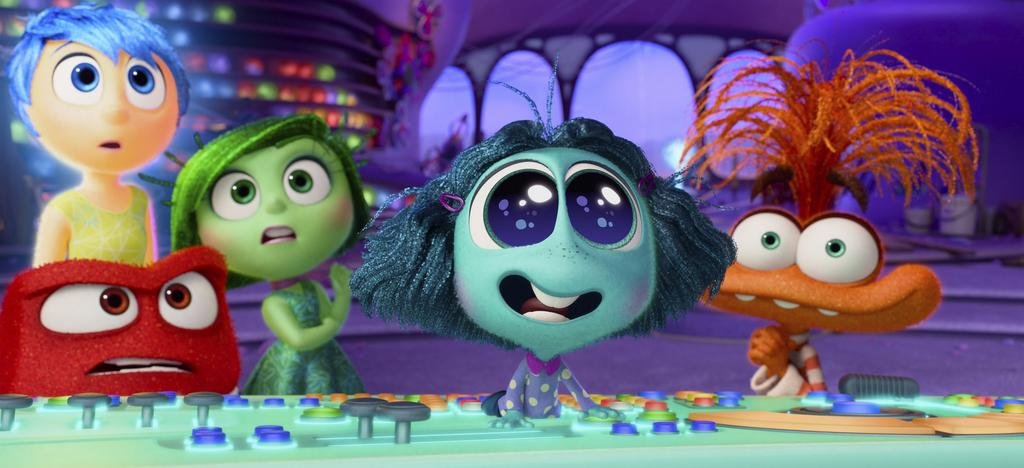 Largas filas para ver “Intensa-mente 2”, que calienta los cines