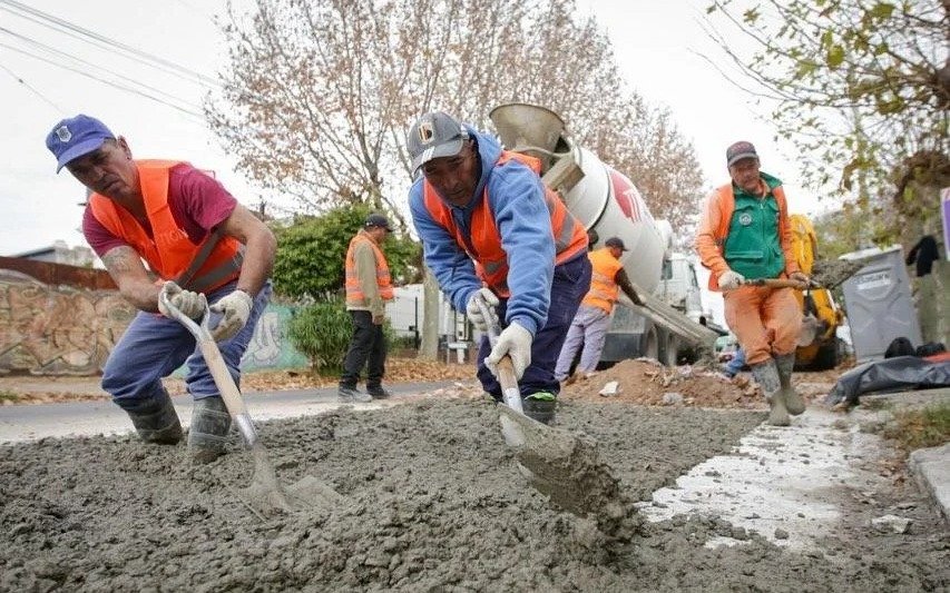 Trabajos de bacheo en Quilmes Centro