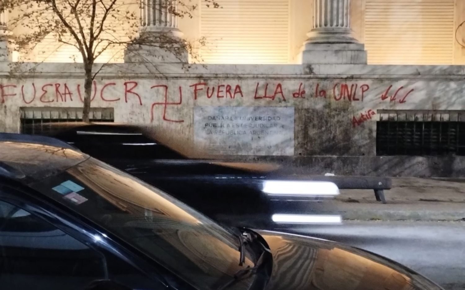 La UCR local repudió las pintadas esvásticas en la Facultad de Derecho