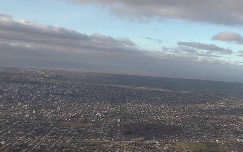 Investigan el impacto de los microplásticos y plaguicidas en el cinturón frutihortícola de La Plata