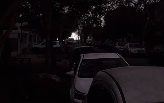 A oscuras en la zona sur del casco urbano de La Plata