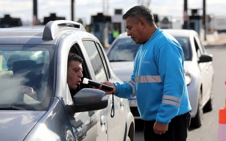 Controles de alcoholemia en el peaje de Quilmes 
