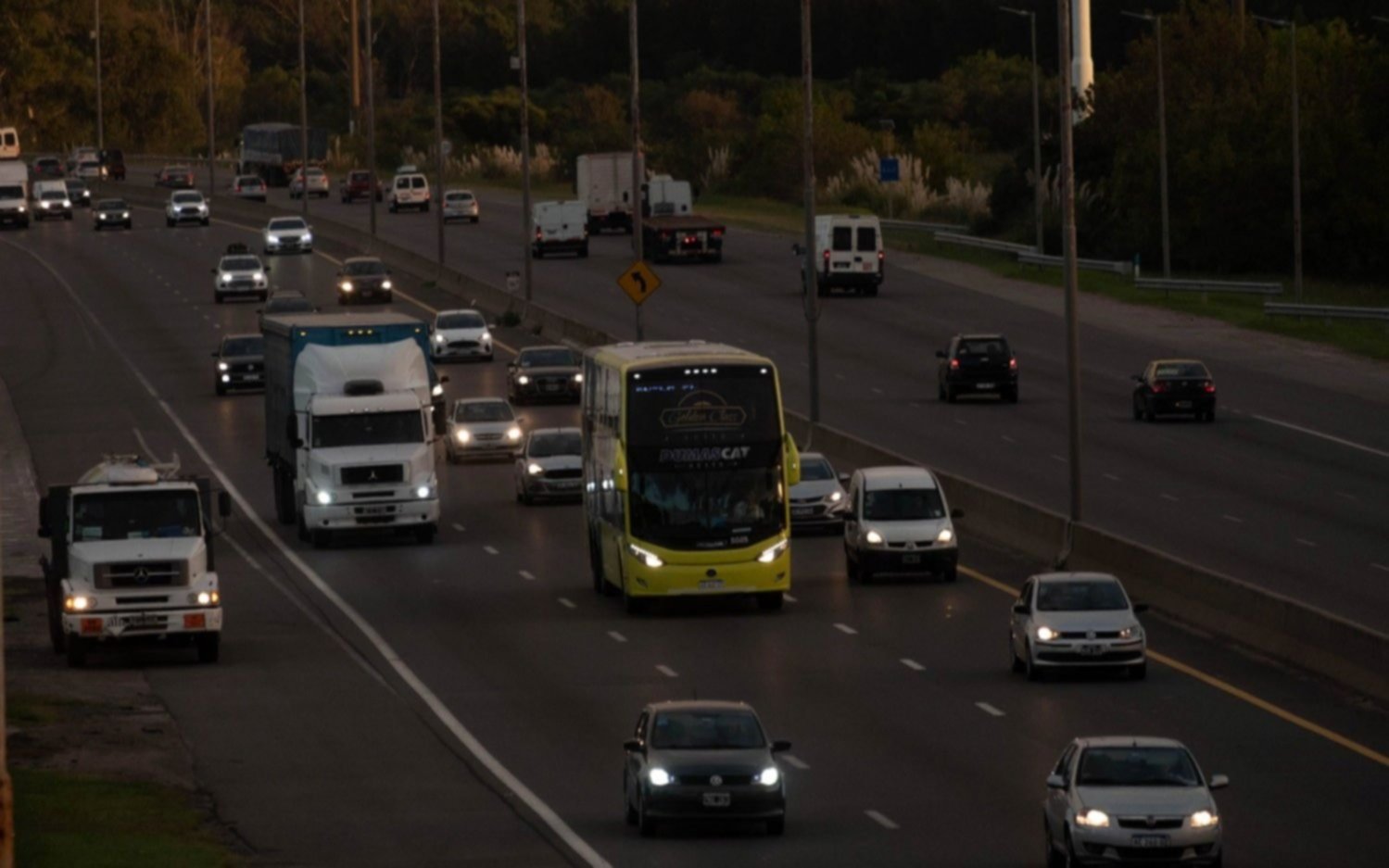 Finde XL: a ritmo de pleno verano, arrancó el éxodo por Autovía 2 hacia la Costa Atlántica