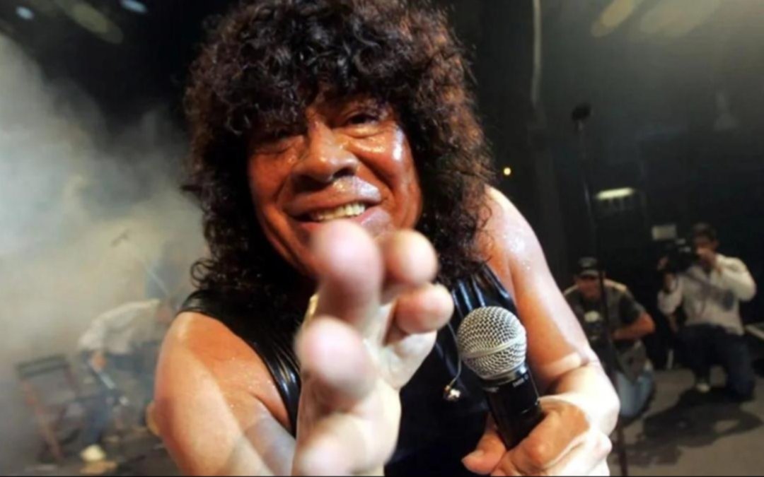 La "Mona" Jiménez fue internado de urgencia y suspenden sus shows: cómo está y el último parte médico