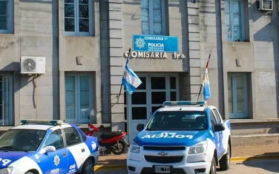 Escándalo en una comisaría de Santa Fe: sancionaron a mujer policía por filmarse teniendo sexo con un preso