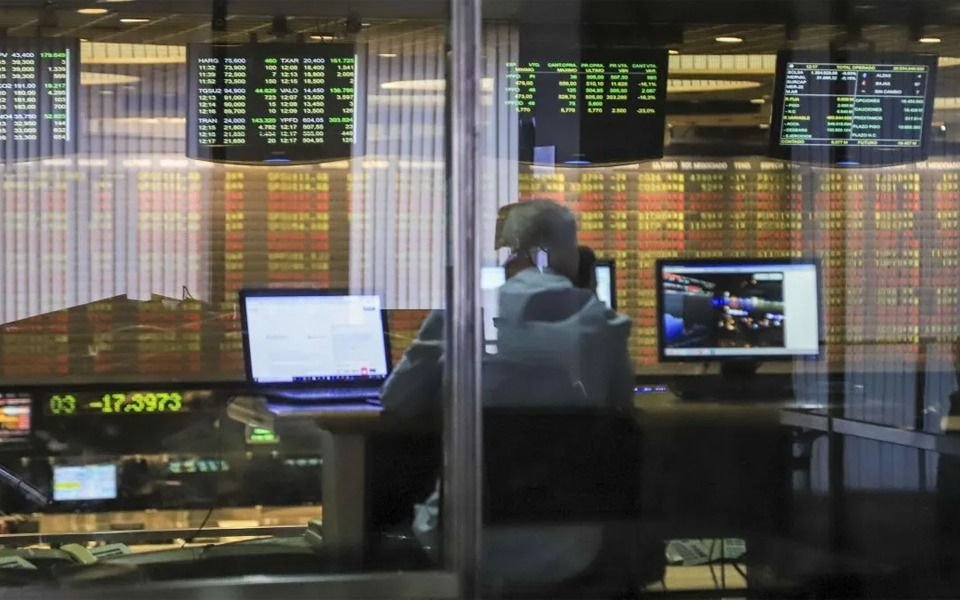 Pese al feriado, jueves negro para las acciones argentinas con fuertes caídas