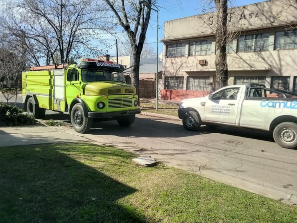 Susto y evacuados por una fuga de gas en una fábrica de Gonnet