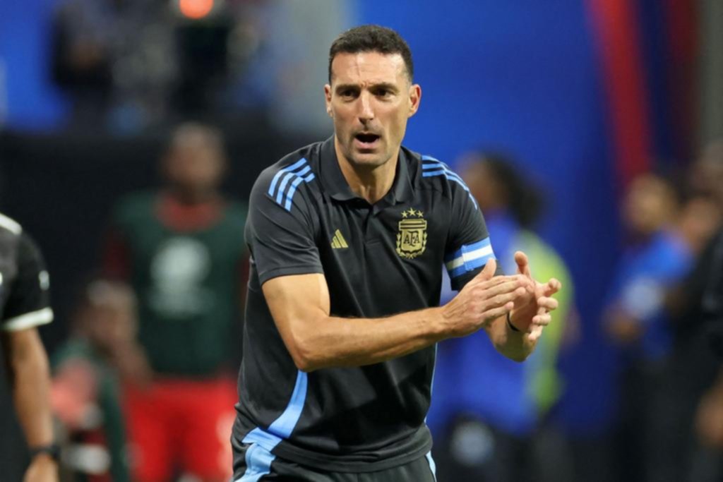 Scaloni: “El césped no estuvo a la altura de nuestros jugadores”