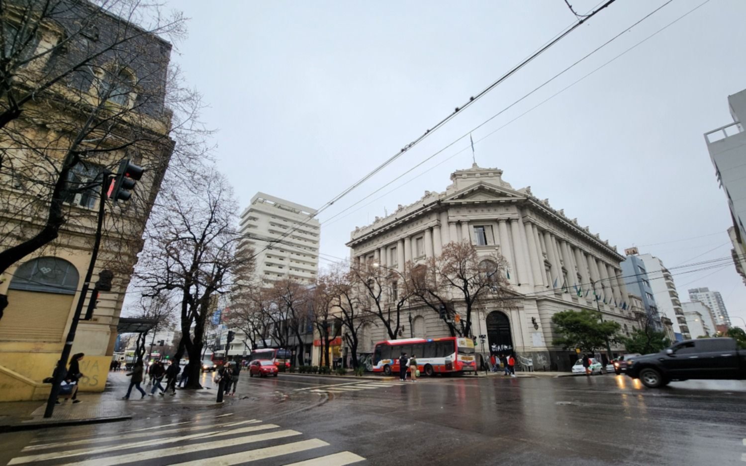 El finde largo pasado por agua en La Plata: el clima, día por día hasta el domingo