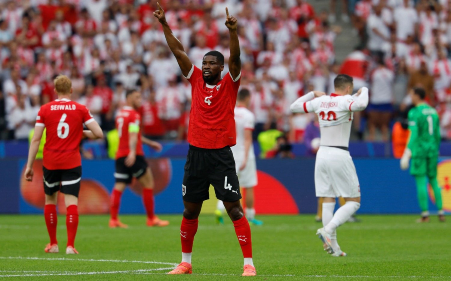 Austria venció a Polonia 3 a 1 y se prende en la pelea por la clasificación a los octavos de final
