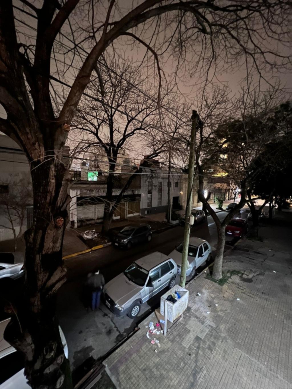 Reclamo por falta de luminaria cerca de Plaza Malvinas