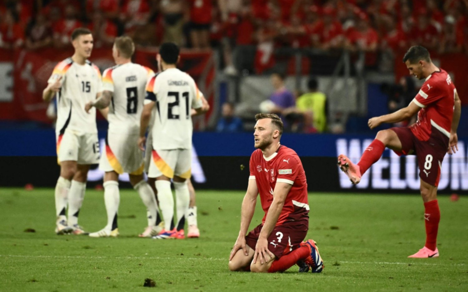 Alemania consiguió un empate agónico ante Suiza y clasificó a los octavos de final