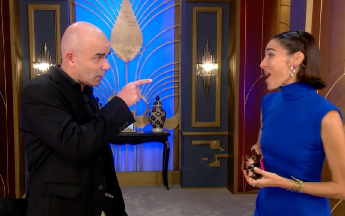 Eduardo Sacheri le puso límites a Juana Viale por hablar de cuerpos ajenos