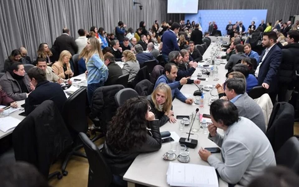 Ley Bases: hay dictamen unificado, pero sin acuerdo para las privatizaciones