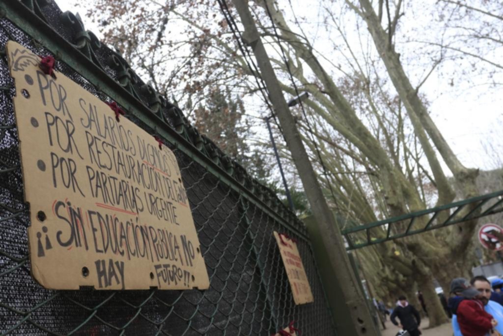 Sigue la protesta de los universitarios: hoy clases públicas en la UNLP y mañana marcha de antorchas