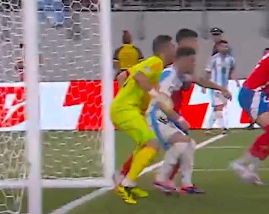 ¡Chau polémica! Lo Celso estaba habilitado por dos rivales en el gol de Lautaro