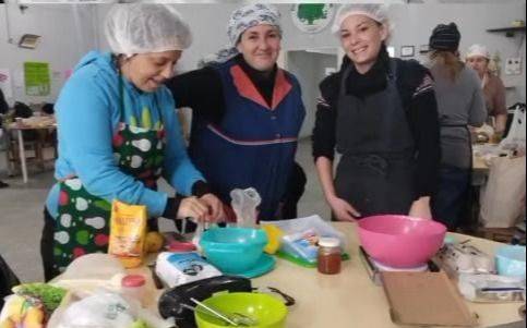 Lanzan en La Plata cursos gratuitos de pastelería, administración e inglés: cómo anotarse