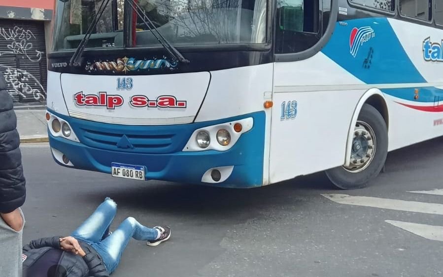 Accidente a metros de la Terminal: TALP atropelló a una mujer